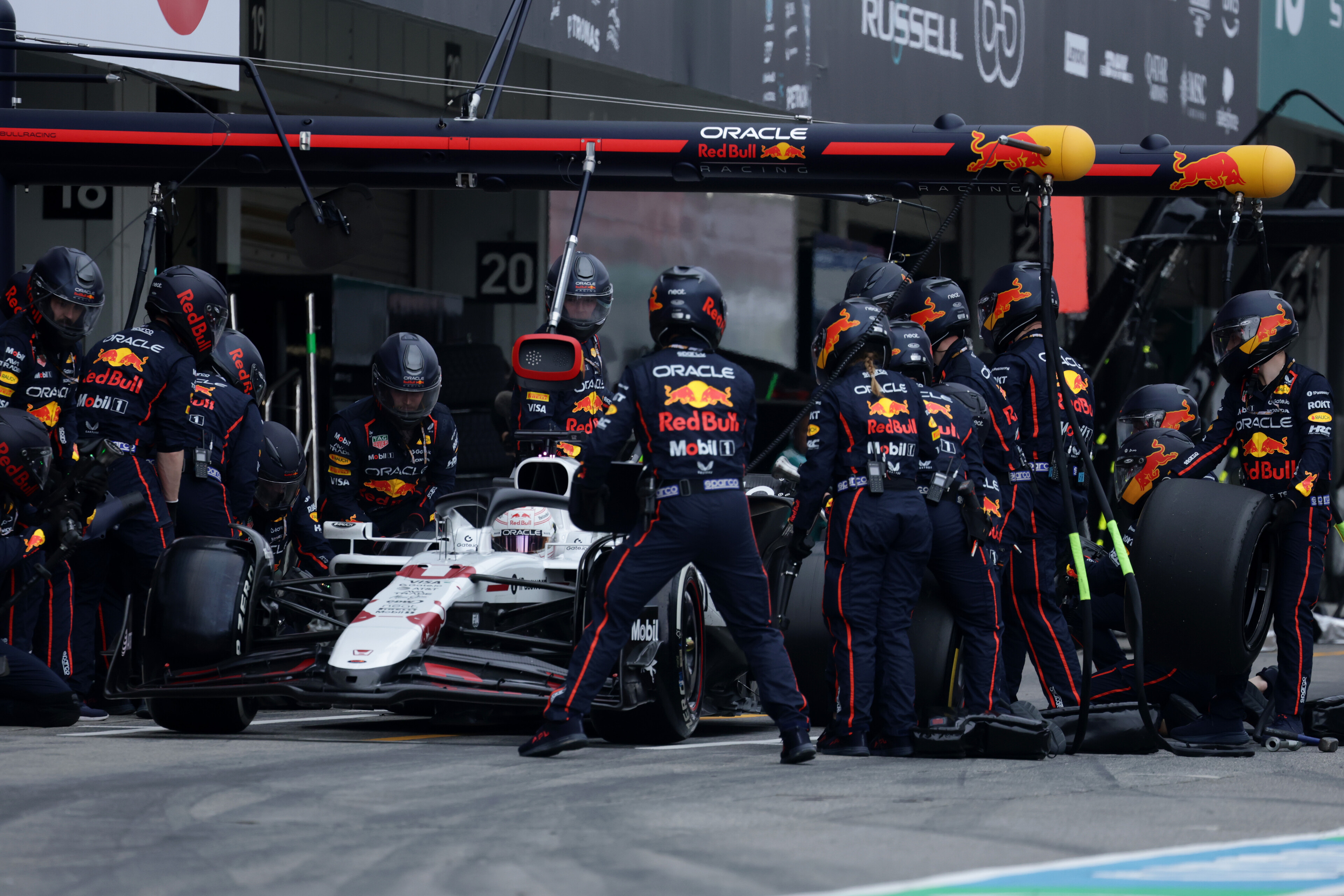 F1賽車進維修站換胎